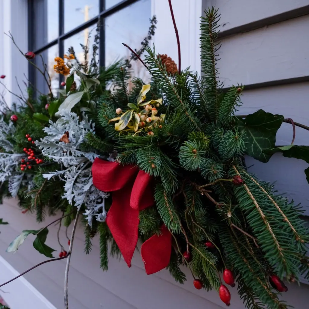 planter box - turning containers and hanging baskets into great outdoor Christmas decorations